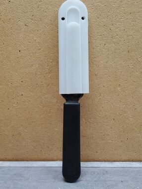Pampered Chef Cheese Knife #1126 Spreader Slicer w/ Protective Cover # 2 G